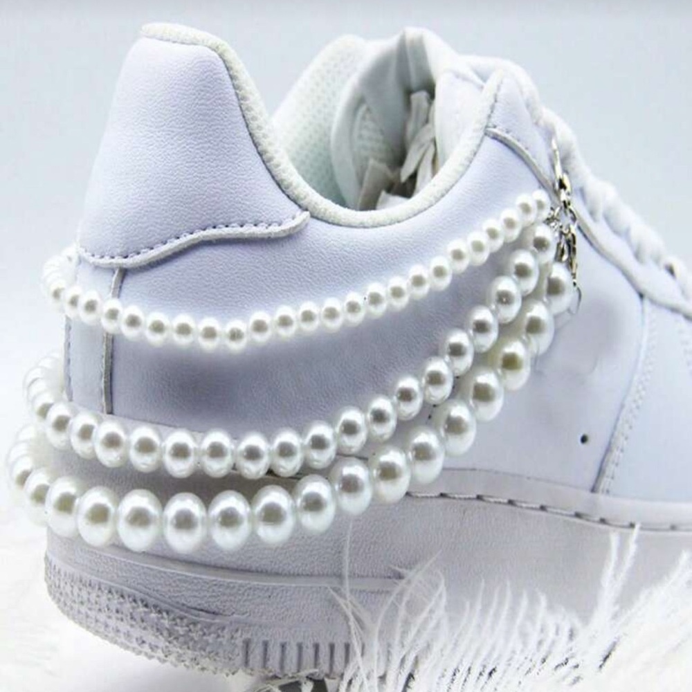 Silver and Pearl Shoe Charm Set with Quilted Floral Pouch - Picture 3 of 10